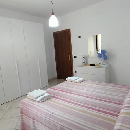 Casa con 2 camere da letto e posto auto gratuito Praia a Mare Esterno foto