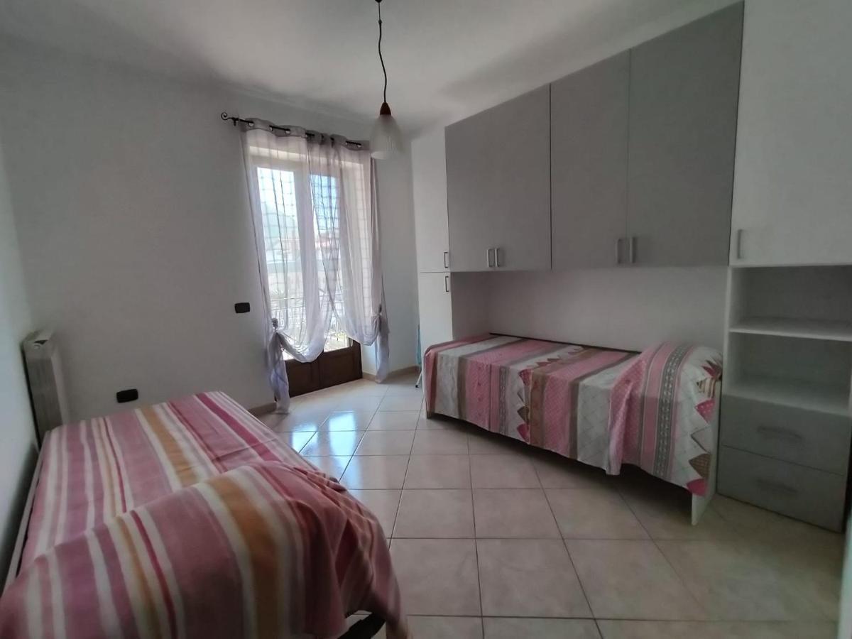 Casa con 2 camere da letto e posto auto gratuito Praia a Mare Esterno foto