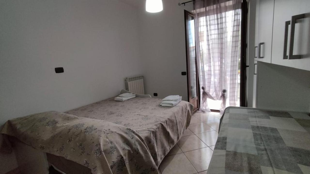 Casa con 2 camere da letto e posto auto gratuito Praia a Mare Esterno foto