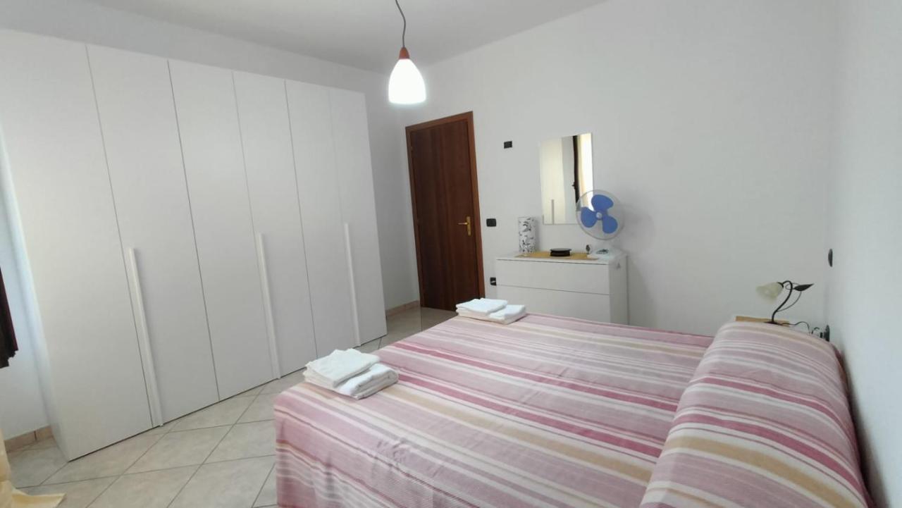 Casa con 2 camere da letto e posto auto gratuito Praia a Mare Esterno foto